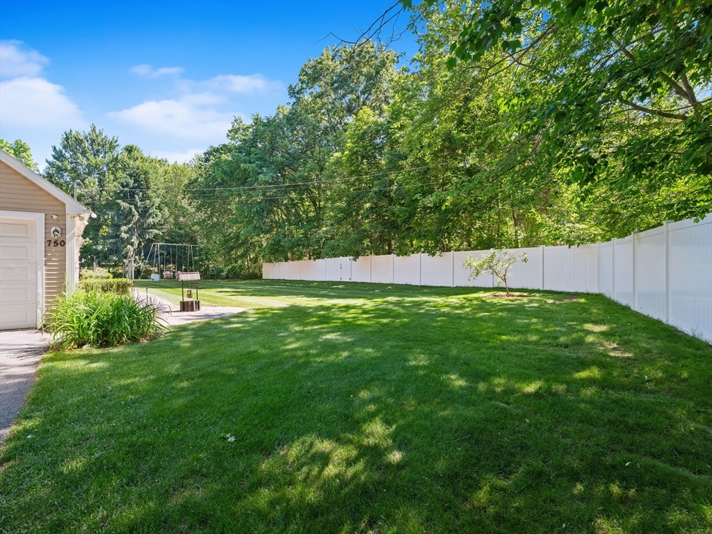 750 Northfield Road Lunenburg, MA 01462 - Photo 5 of 42