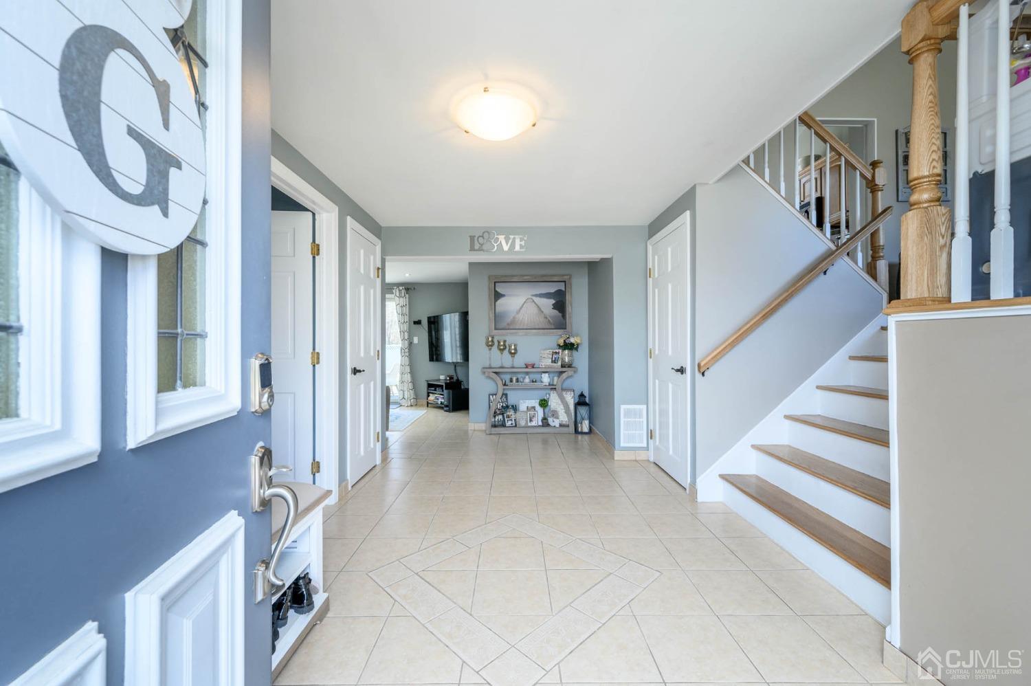 44 Owens Road Old Bridge, NJ 08857 - Photo 3 of 48 a view of an entryway with sitting area