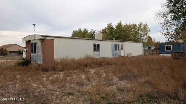 a view of a back yard of the house