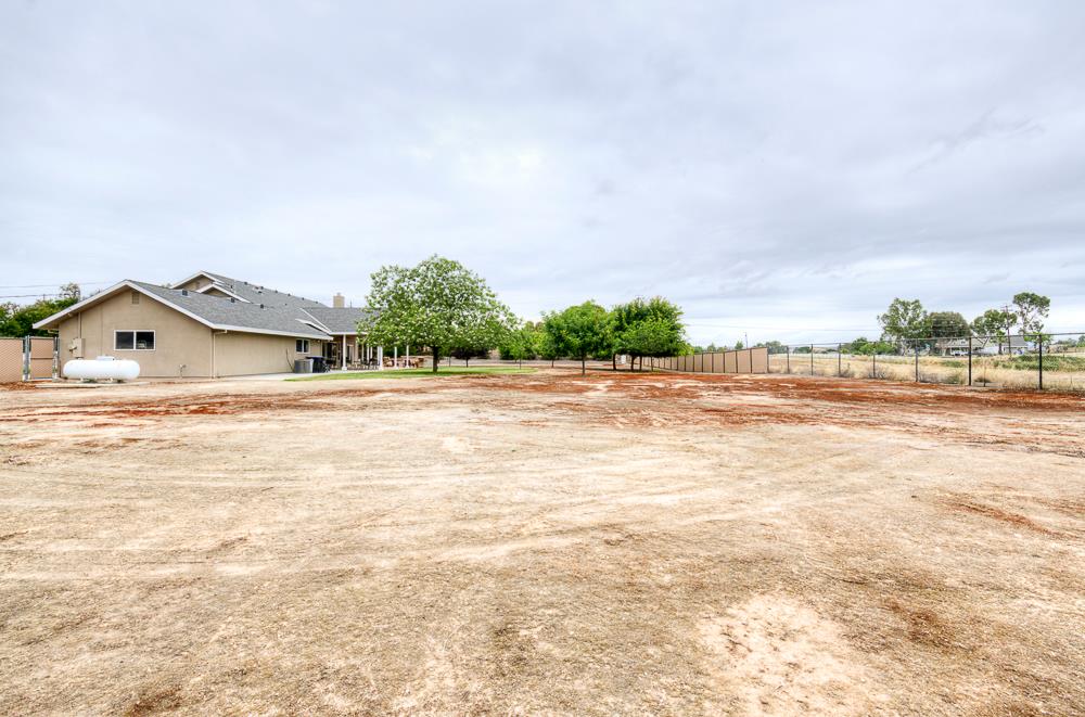 17465 Monreal Road Madera, CA 93636 - Photo 18 of 59