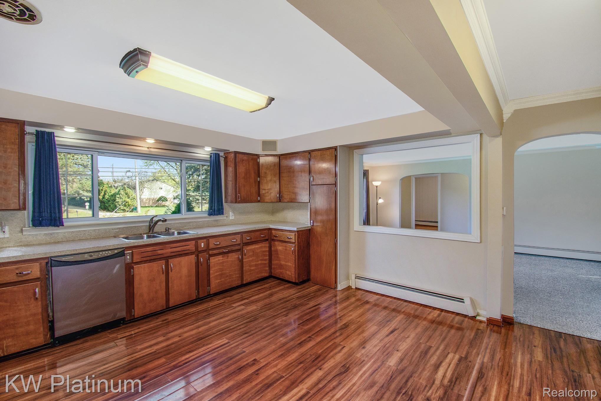 25670 South River Road Harrison Township, MI 48045 - Photo 6 of 35 211105 12.00pm Jurmo 25670 S River_1-3