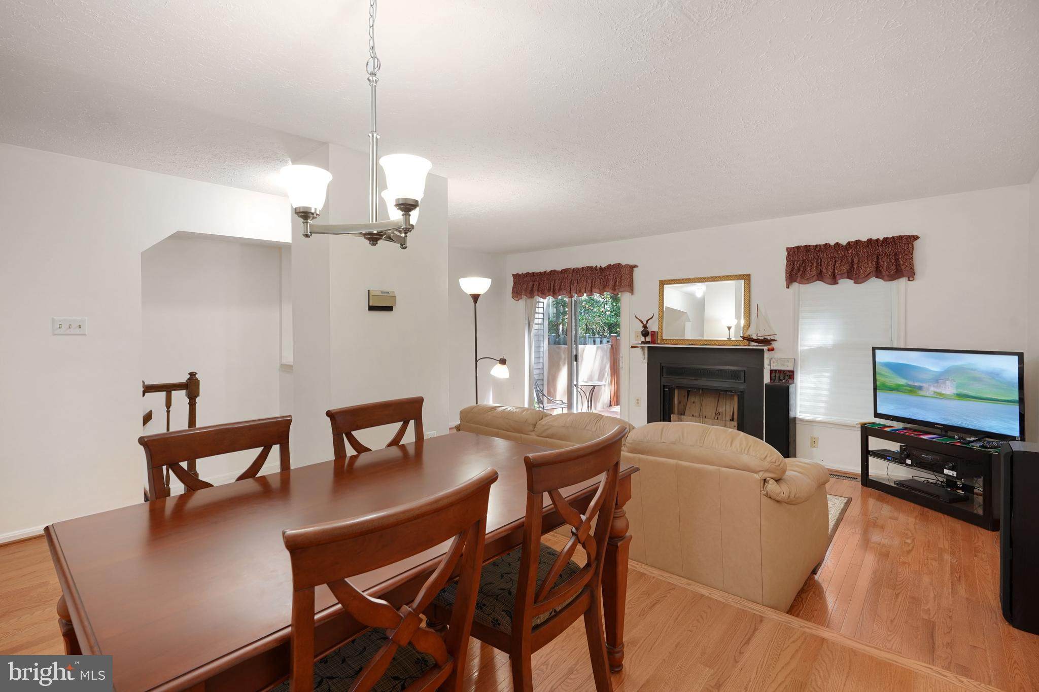 7385 Stream Way Springfield, VA 22152 - Photo 3 of 32 Gallery Image 3