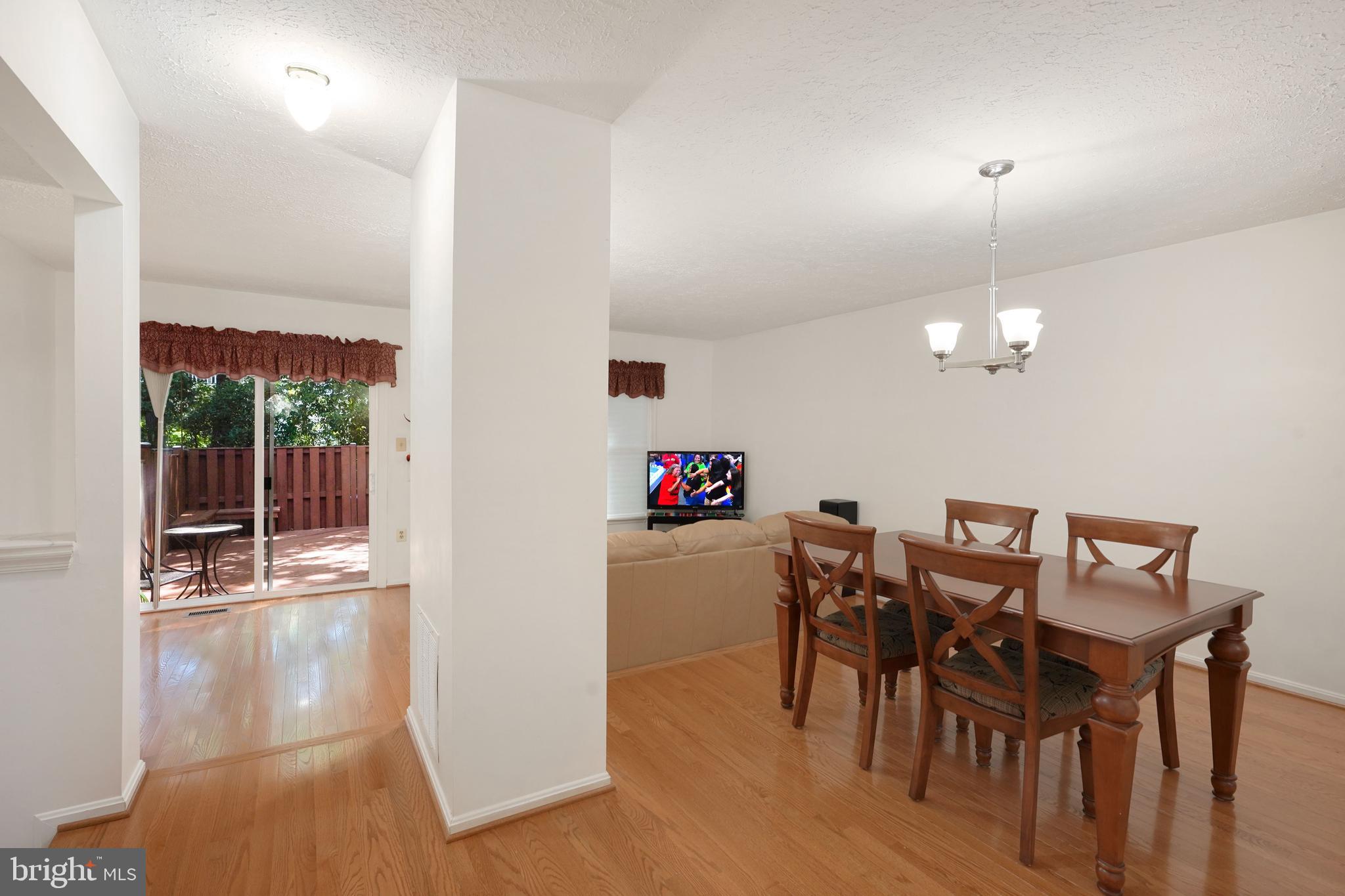 7385 Stream Way Springfield, VA 22152 - Photo 4 of 32 Gallery Image 4