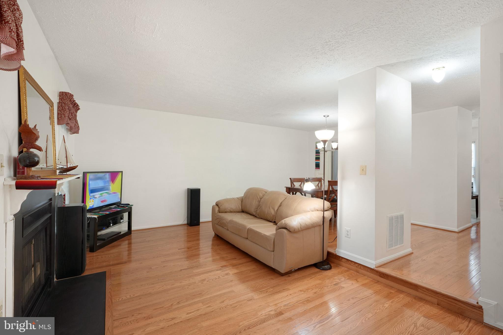 7385 Stream Way Springfield, VA 22152 - Photo 5 of 32 Gallery Image 5