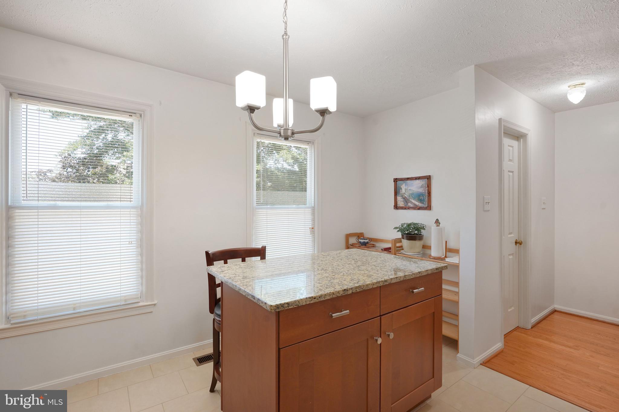 7385 Stream Way Springfield, VA 22152 - Photo 8 of 32 Gallery Image 8