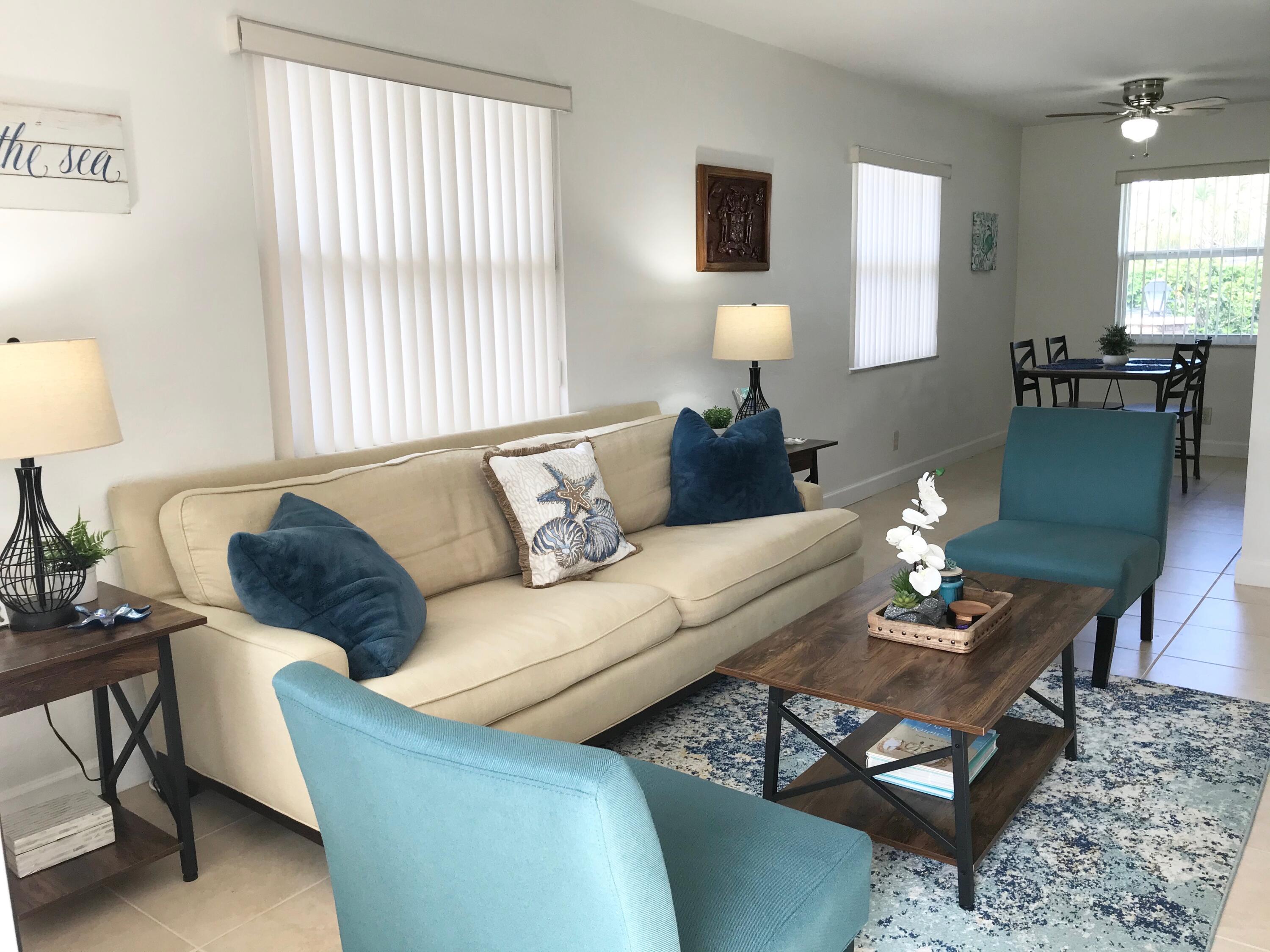 685 Glouchester Street, Unit S Boca Raton, FL 33487 - Photo 4 of 8 LIVING ROOM