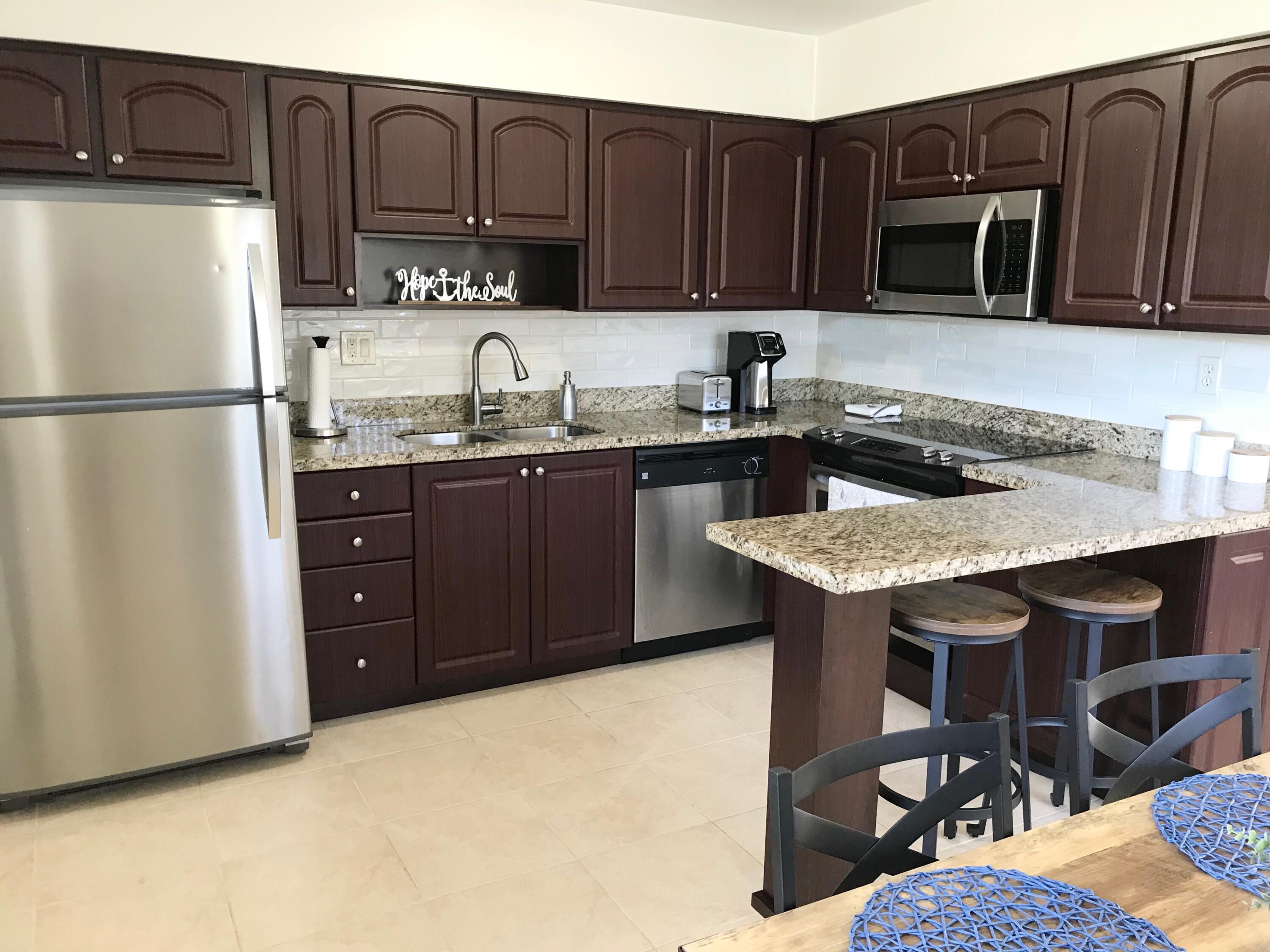 685 Glouchester Street, Unit S Boca Raton, FL 33487 - Photo 6 of 8 KITCHEN