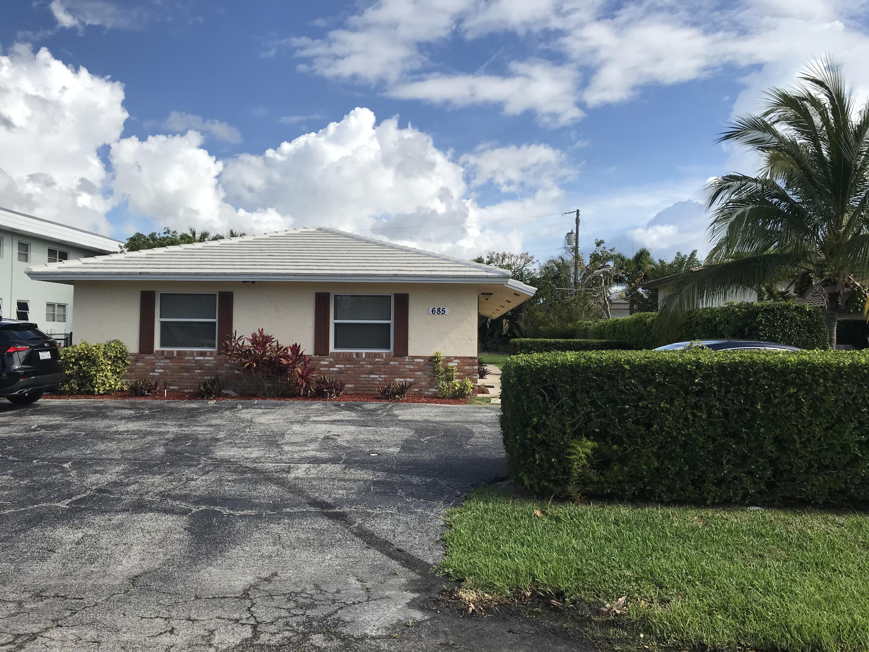 685 Glouchester Street, Unit S Boca Raton, FL 33487 - Photo 8 of 8 FRONT VIEW W/2 PARKING SPACES
