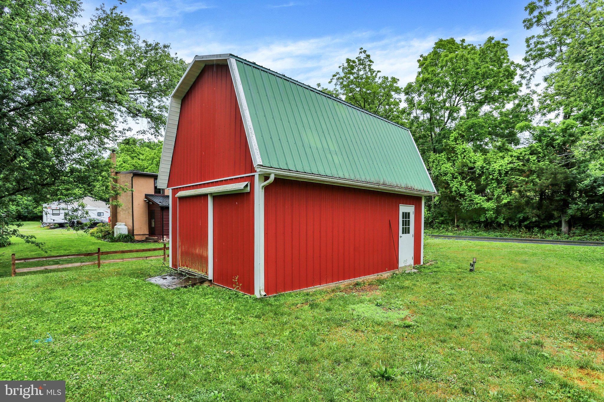 1129 Eagle Point Road Kutztown, PA 19530 - Photo 40 of 41 Work Shop Shed side Yard