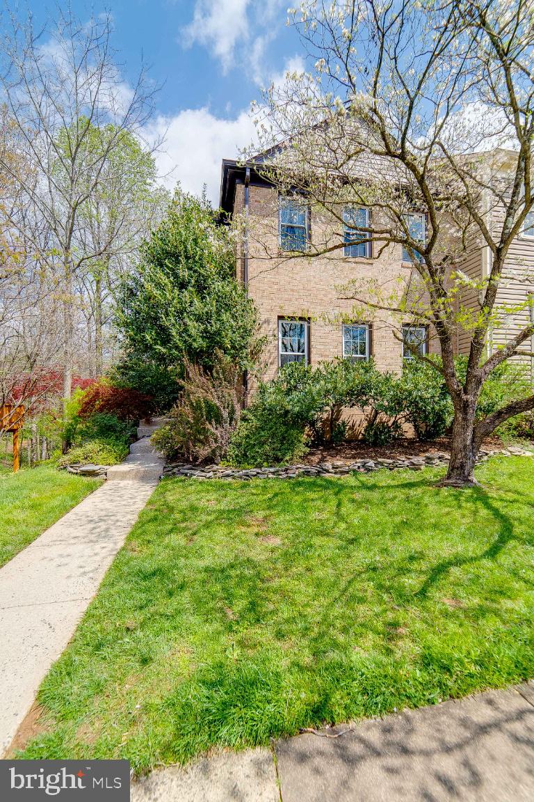 11968 Sentinel Point Court Reston, VA 20191 - Photo 2 of 45 Exterior