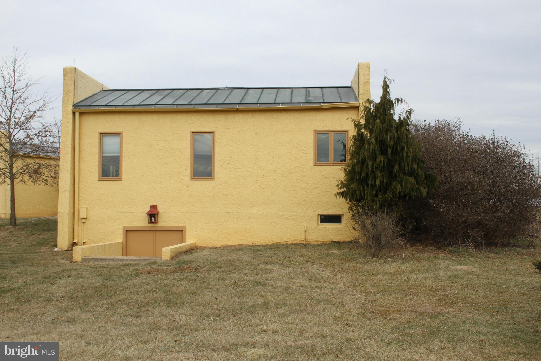 6441 Dickerson Road Dickerson, MD 20842 - Photo 6 of 13 Exterior (General)