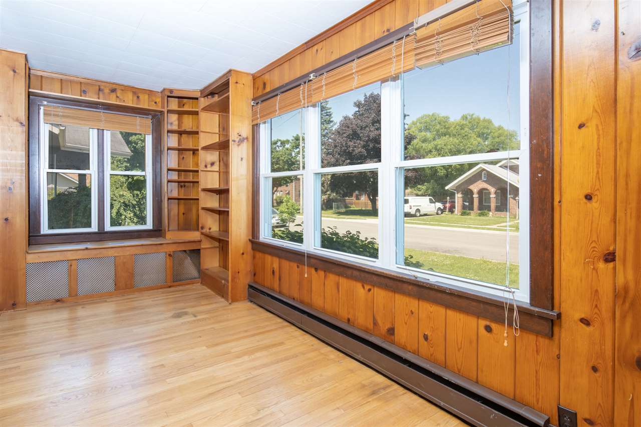 1719 Post Avenue Rockford, IL 61103 - Photo 3 of 29 a view of a large window