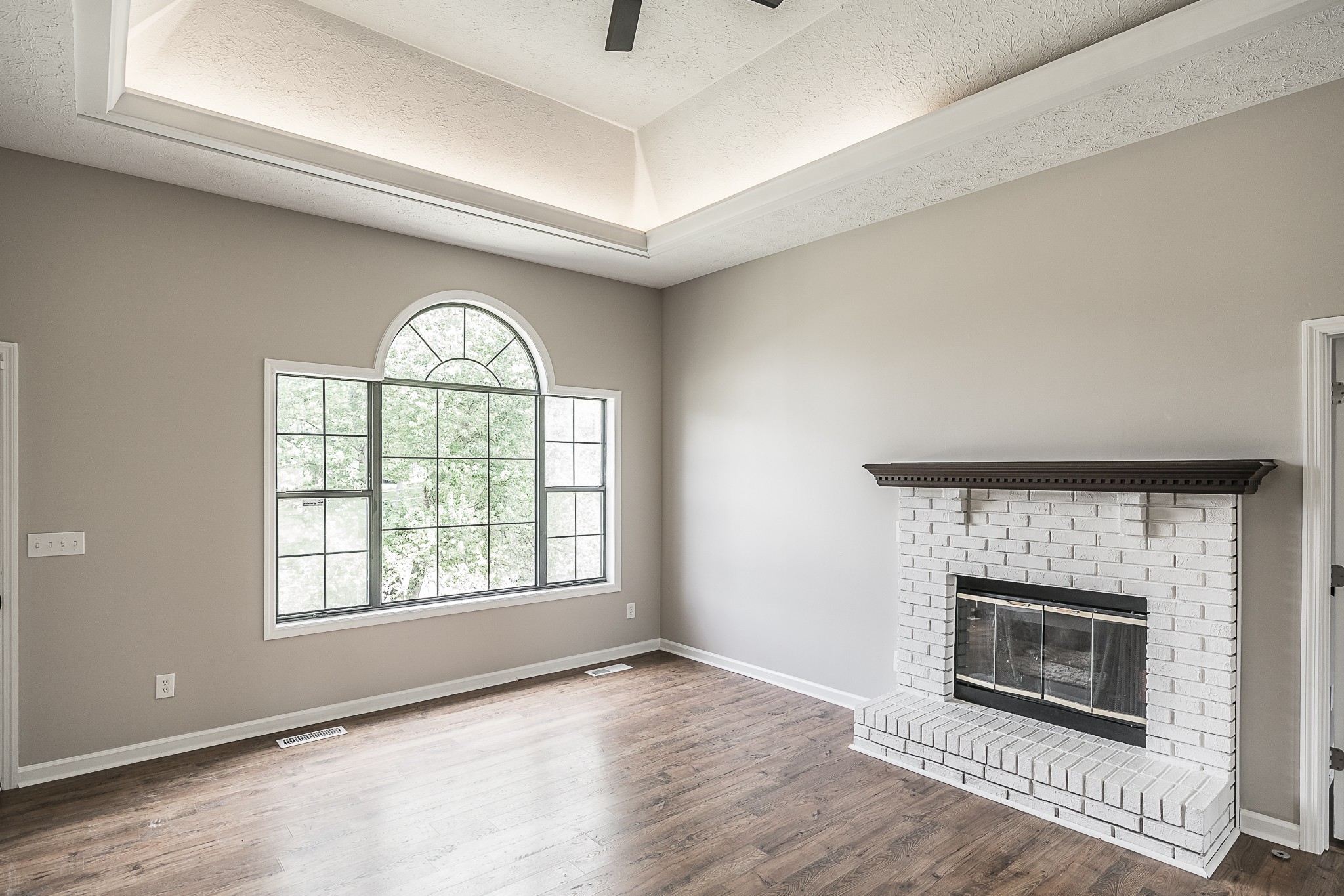 467 Calista Road White House, TN 37188 - Photo 5 of 33 Lots of natural light