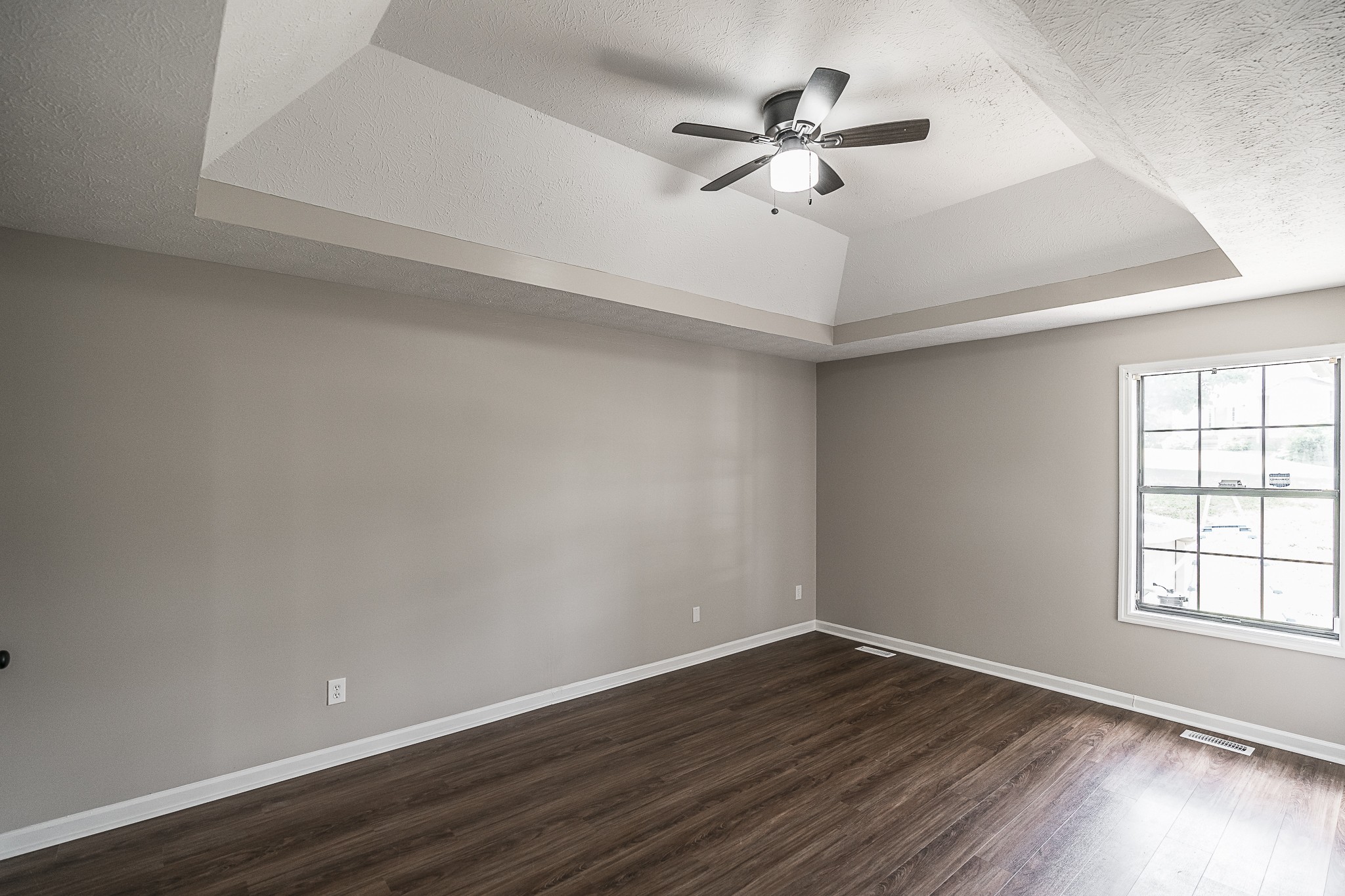 467 Calista Road White House, TN 37188 - Photo 8 of 33 Primary bedroom with deep grey ceiling