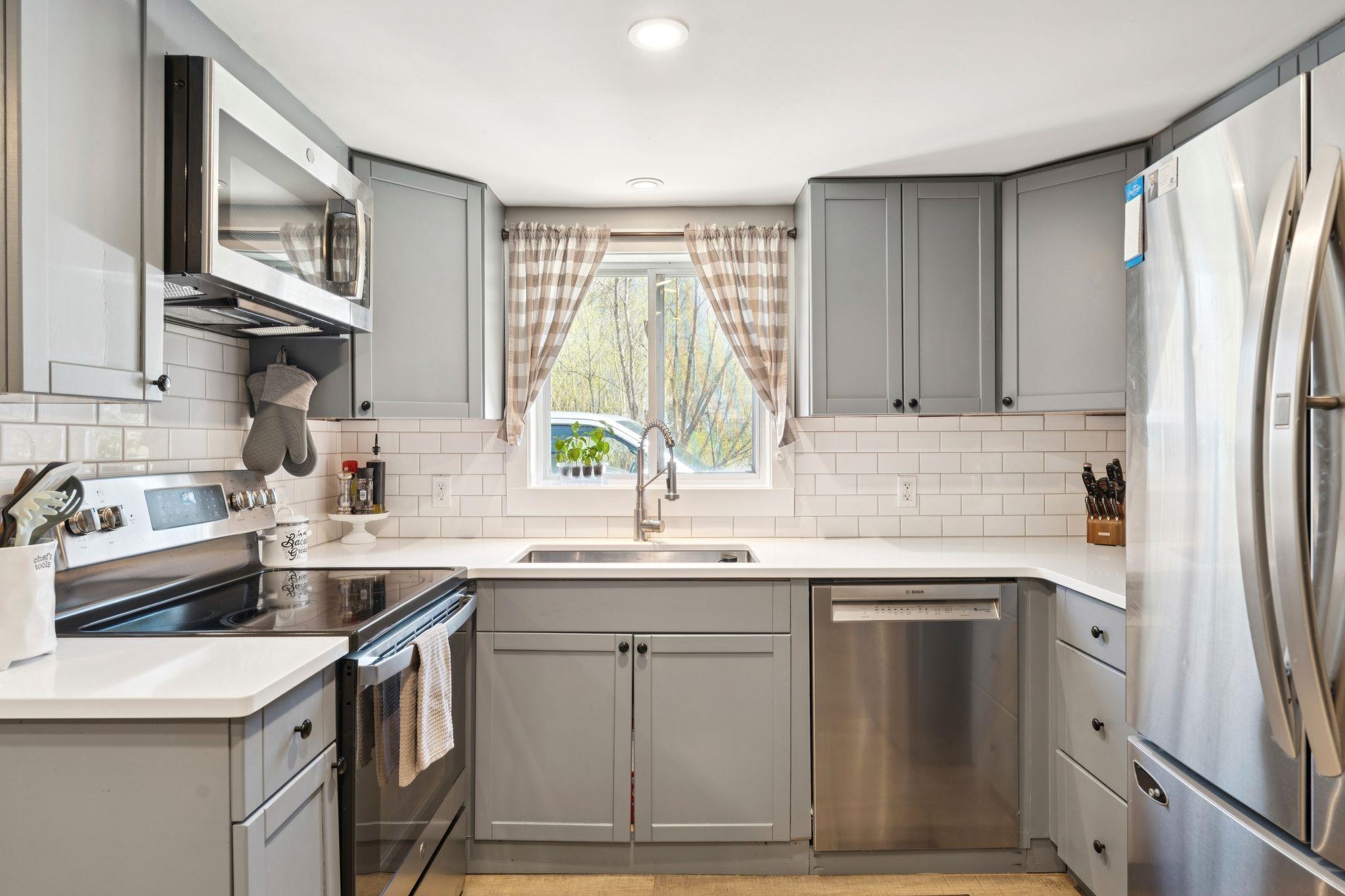 207 Maple Street Newport, NH 03773 - Photo 2 of 33