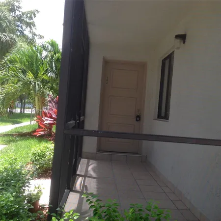 $2,300 | 16246 Laurel Drive, Unit 104, Weston, FL 33326