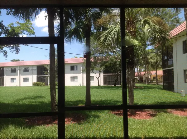 $2,300 | 16246 Laurel Drive, Unit 104, Weston, FL 33326