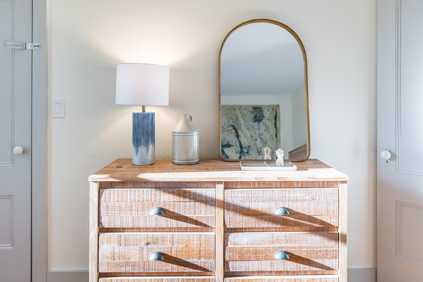 3 High Street Falmouth, MA 02543 - Photo 34 of 52 a room with a table and chairs