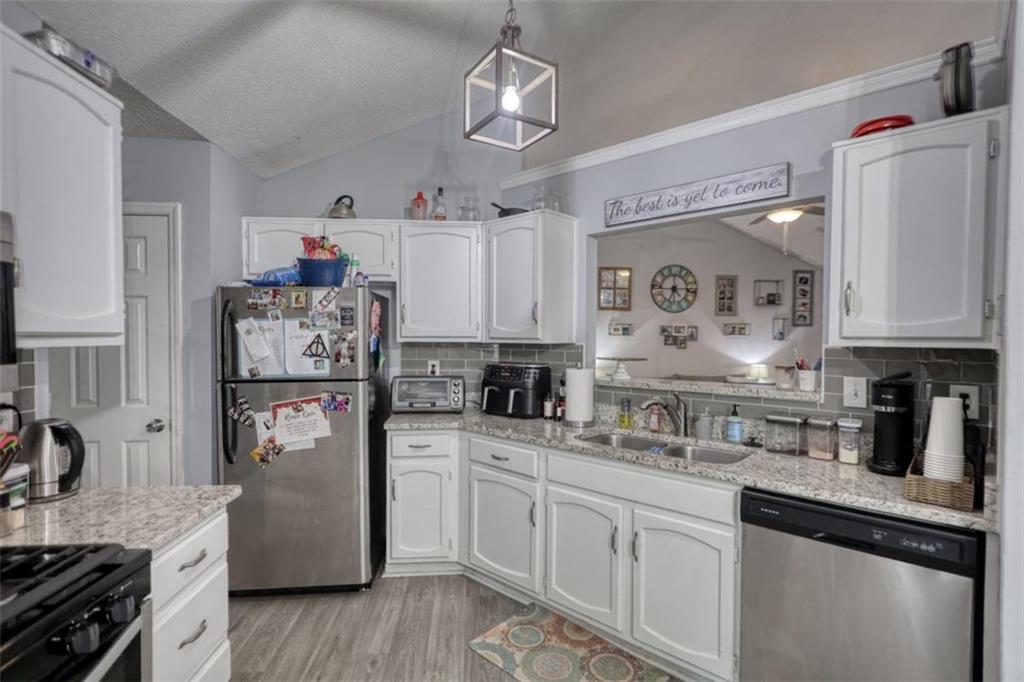 2206 Ridgewood Court Northeast Conyers, GA 30013 - Photo 13 of 49