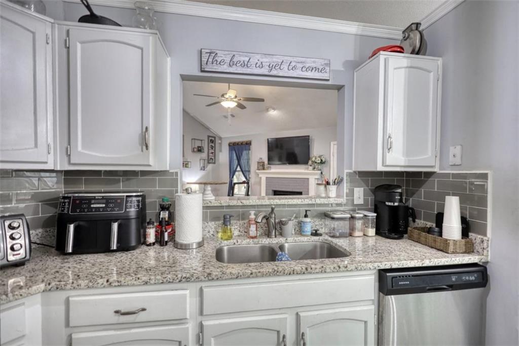 2206 Ridgewood Court Northeast Conyers, GA 30013 - Photo 16 of 49