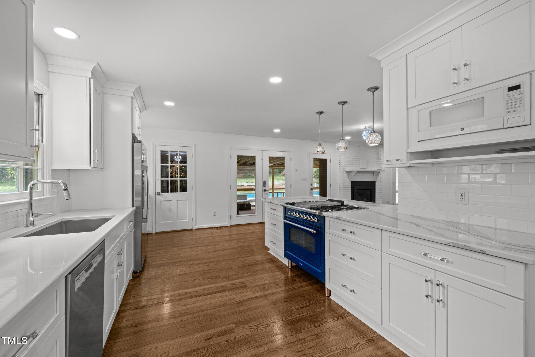 3516 Swift Drive Raleigh, NC 27606 - Photo 3 of 53 10-web-or-mls-5Z8A6538