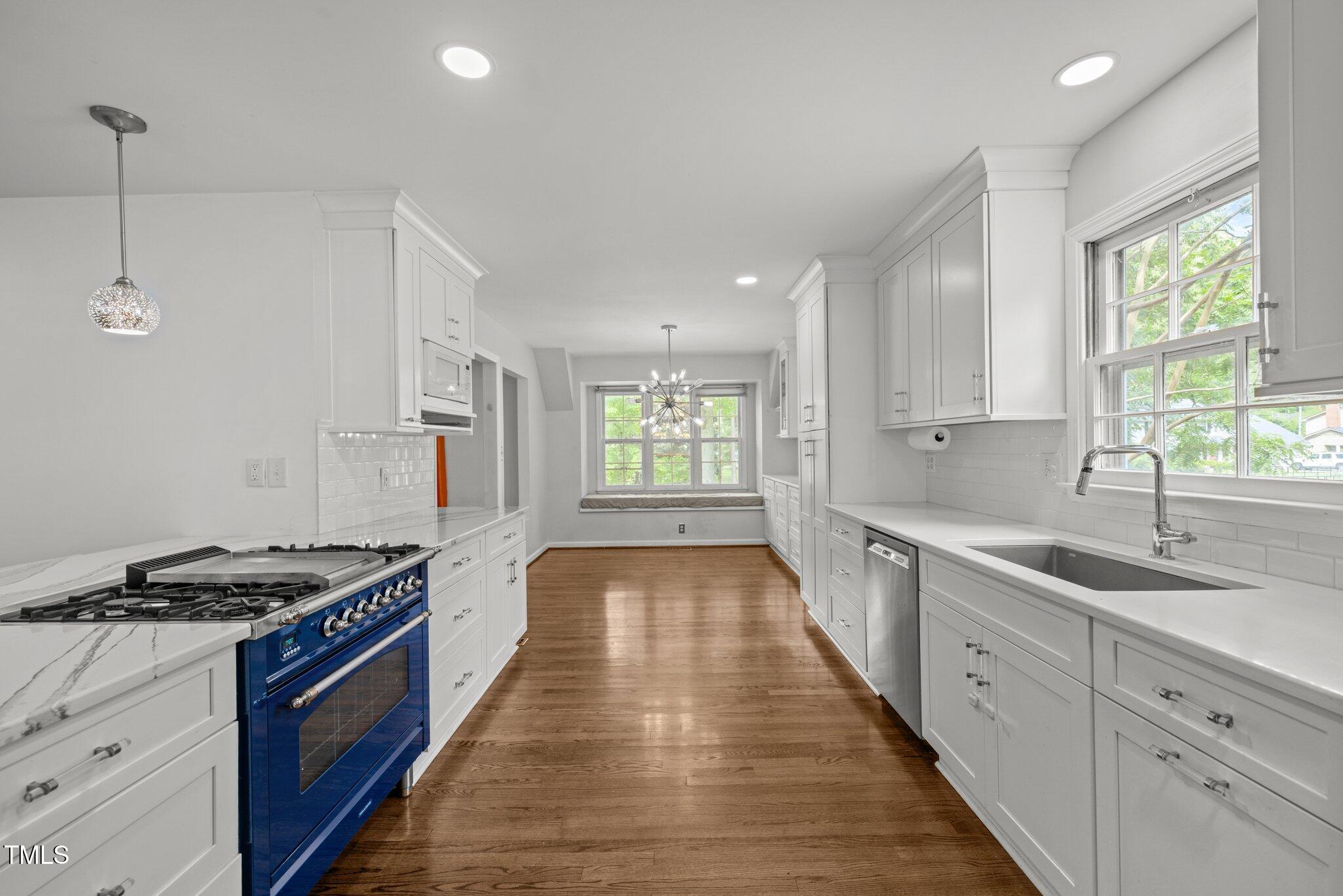 3516 Swift Drive Raleigh, NC 27606 - Photo 6 of 53 9-web-or-mls-5Z8A6535