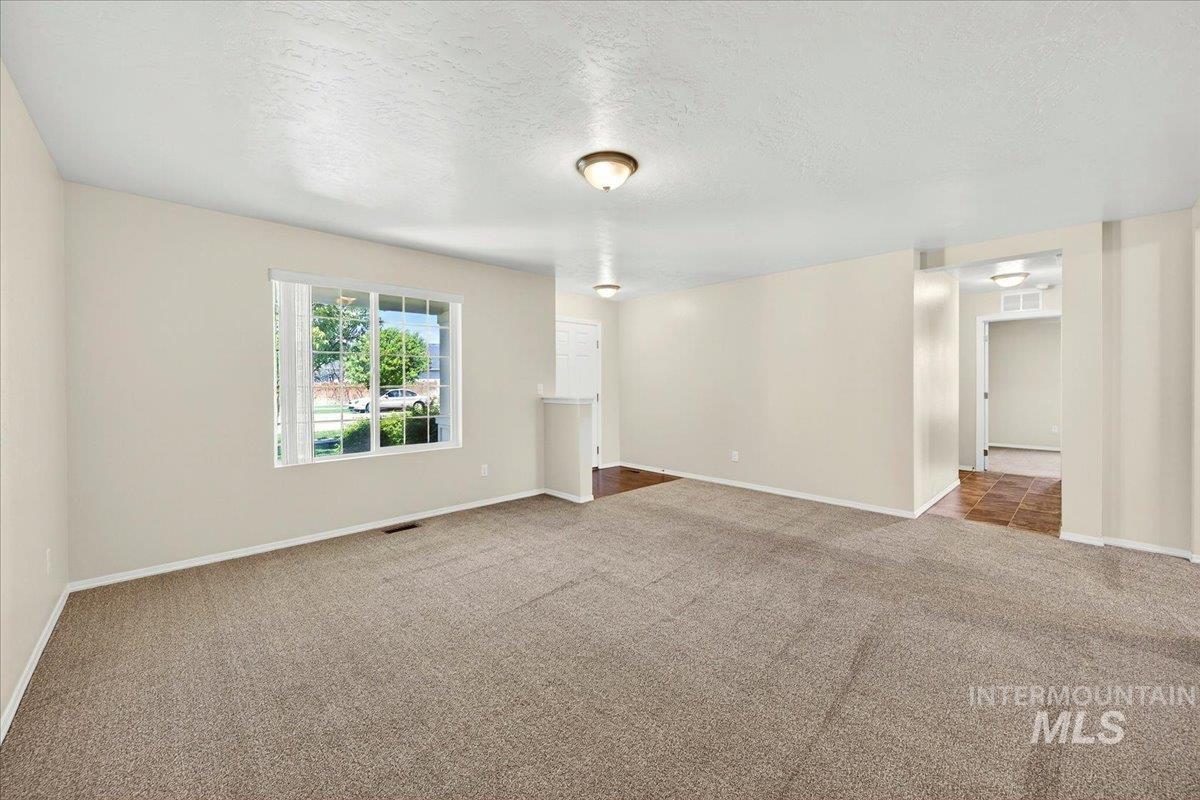 1555 Condor Drive Middleton, ID 83644 - Photo 17 of 50 Spacious room featuring neutral carpeting, light-toned walls, and a large multi-pane window