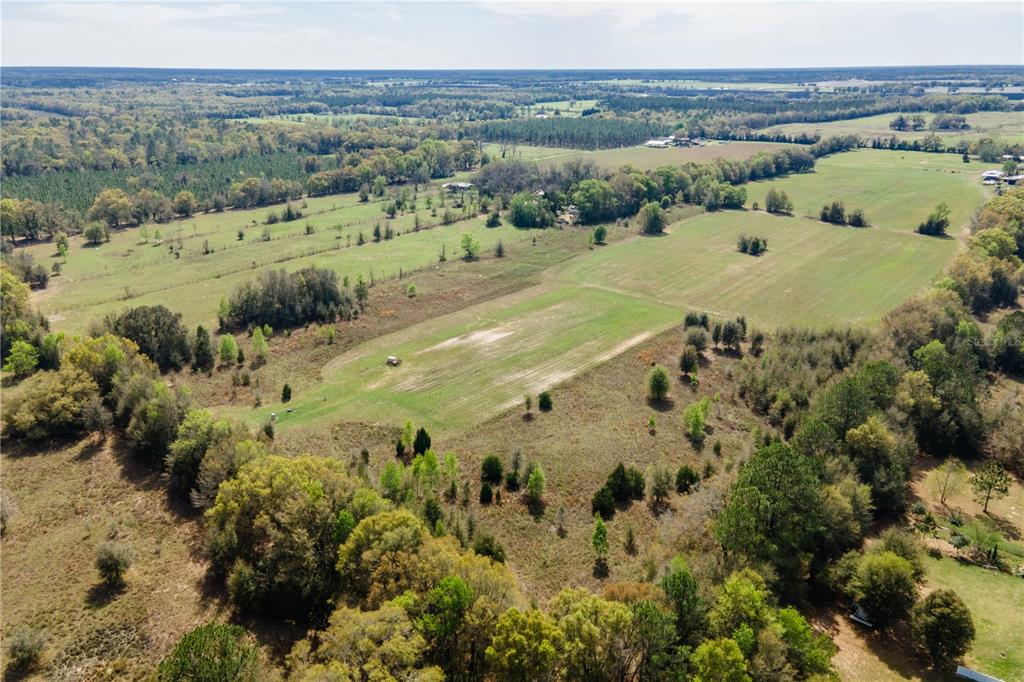 Tbd Southwest 298th Street Newberry, FL 32669 - Photo 10 of 18 a view of a field with an ocean