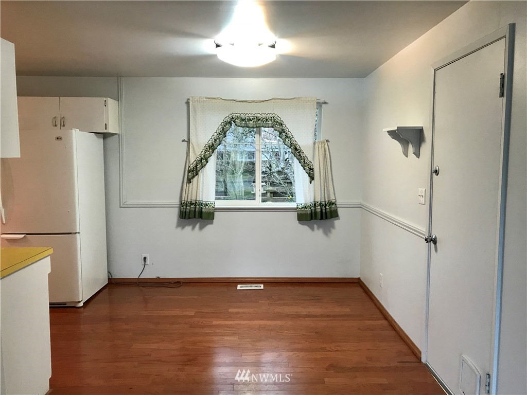 3725 Northeast 10th Street Renton, WA 98056 - Photo 3 of 12 Gallery Image 3
