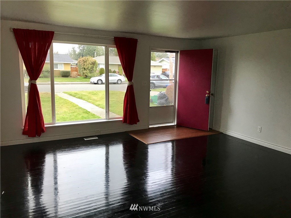 3725 Northeast 10th Street Renton, WA 98056 - Photo 4 of 12 Gallery Image 4