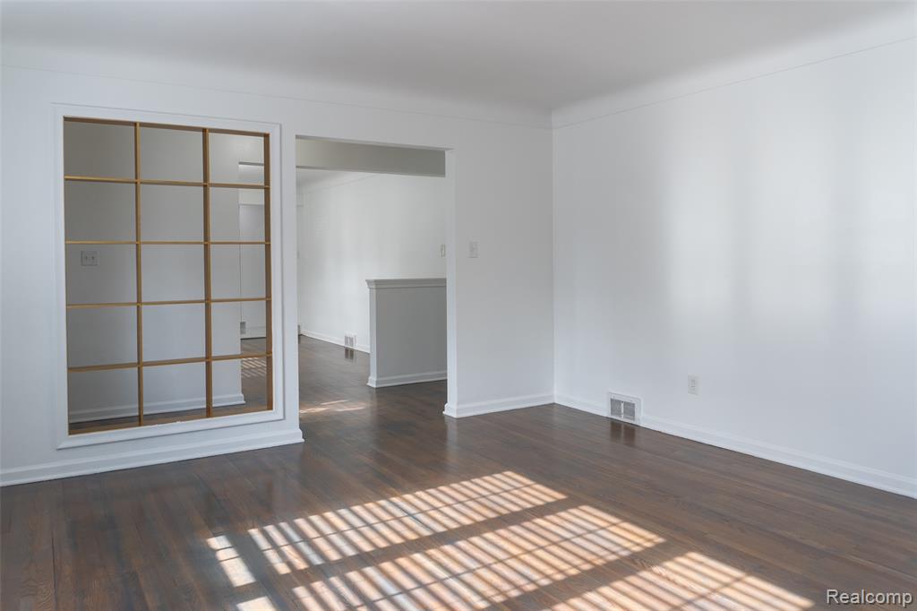 8153 Racine Road Warren, MI 48093 - Photo 4 of 42