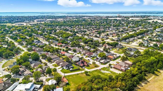 a view of a city with lots of bushes