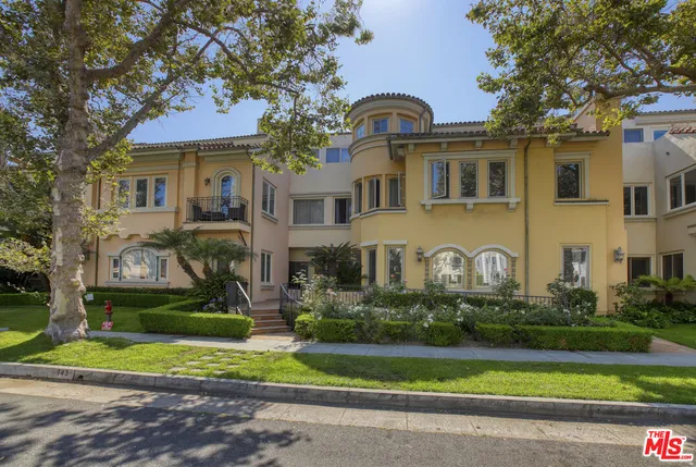 $1,475,000 | 143 North Arnaz Drive, Unit 204, Beverly Hills, CA 90211