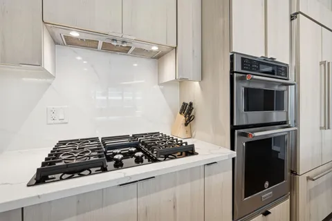 $1,250,000 | 800 Ave At Port Imperial, Unit 517, Weehawken, NJ 07086