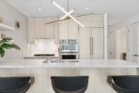 $1,250,000 | 800 Ave At Port Imperial, Unit 517, Weehawken, NJ 07086