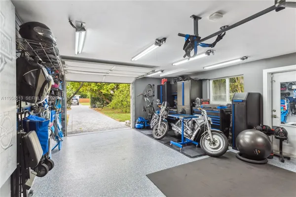 $6,400 | 13801 South Biscayne River Drive, Unit 13801, Miami, FL 33161