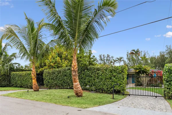 $6,400 | 13801 South Biscayne River Drive, Unit 13801, Miami, FL 33161