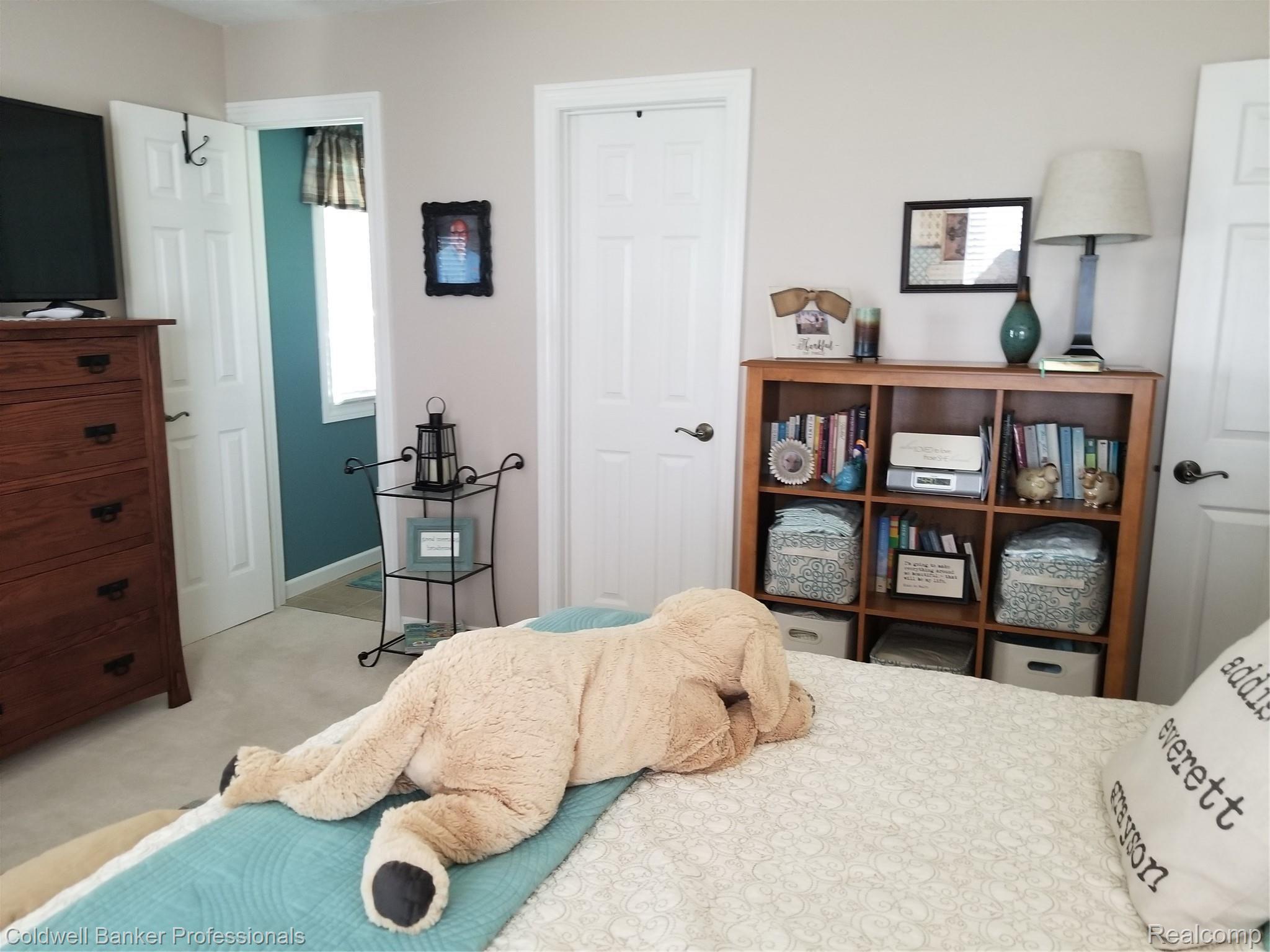 12407 Ruppert Road Perry, MI 48872 - Photo 19 of 37 17 MASTER BED.jpg