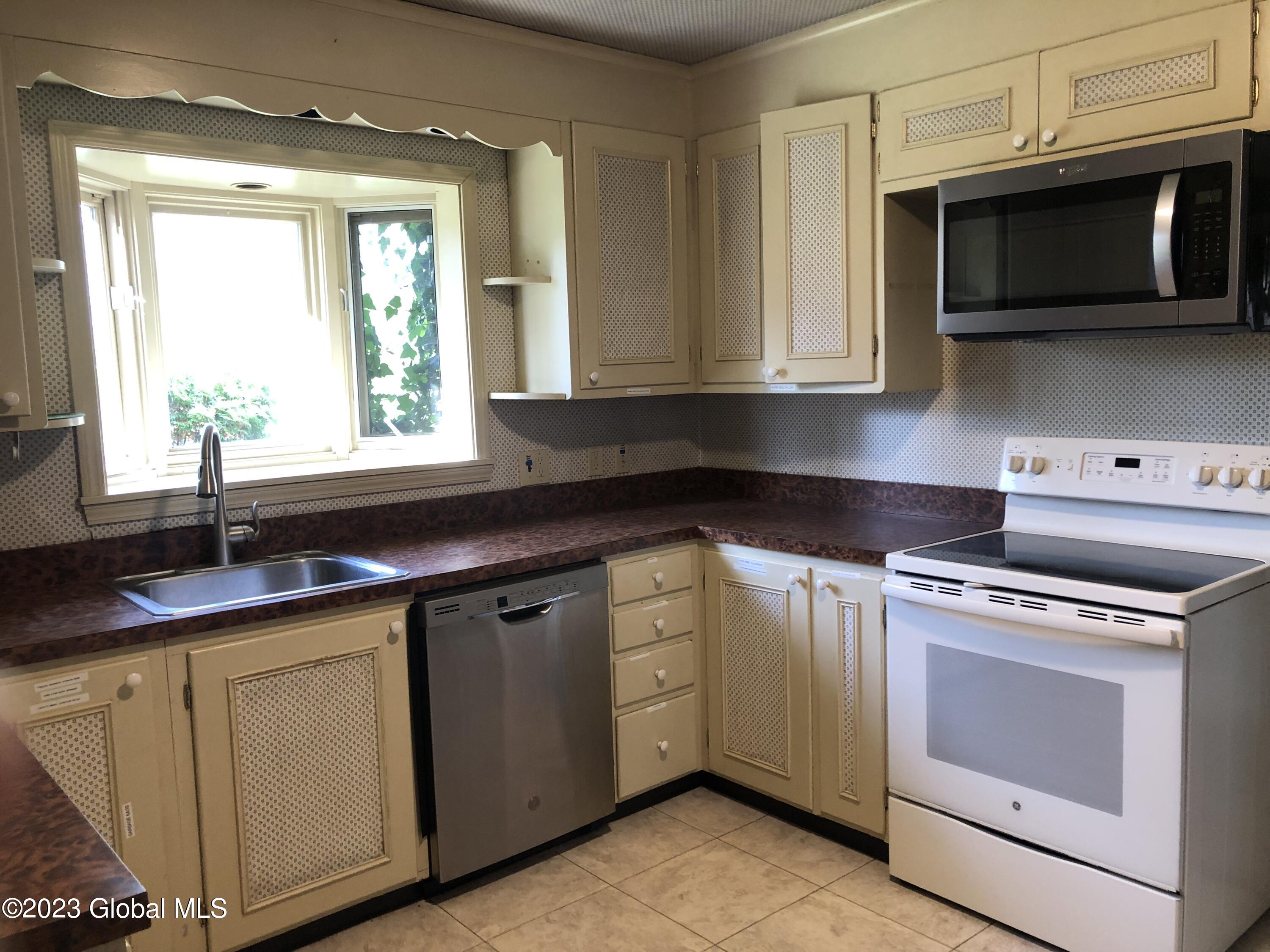 1131 Ruffner Road Niskayuna, NY 12309 - Photo 9 of 37 IMG_5182