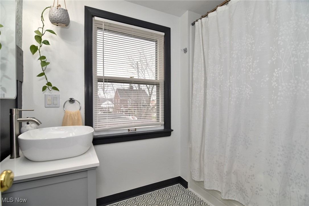 3921 Grosvenor Road Cleveland, OH 44118 - Photo 28 of 46 Full bath with healthy amount of natural light, vanity, and a shower with shower curtain