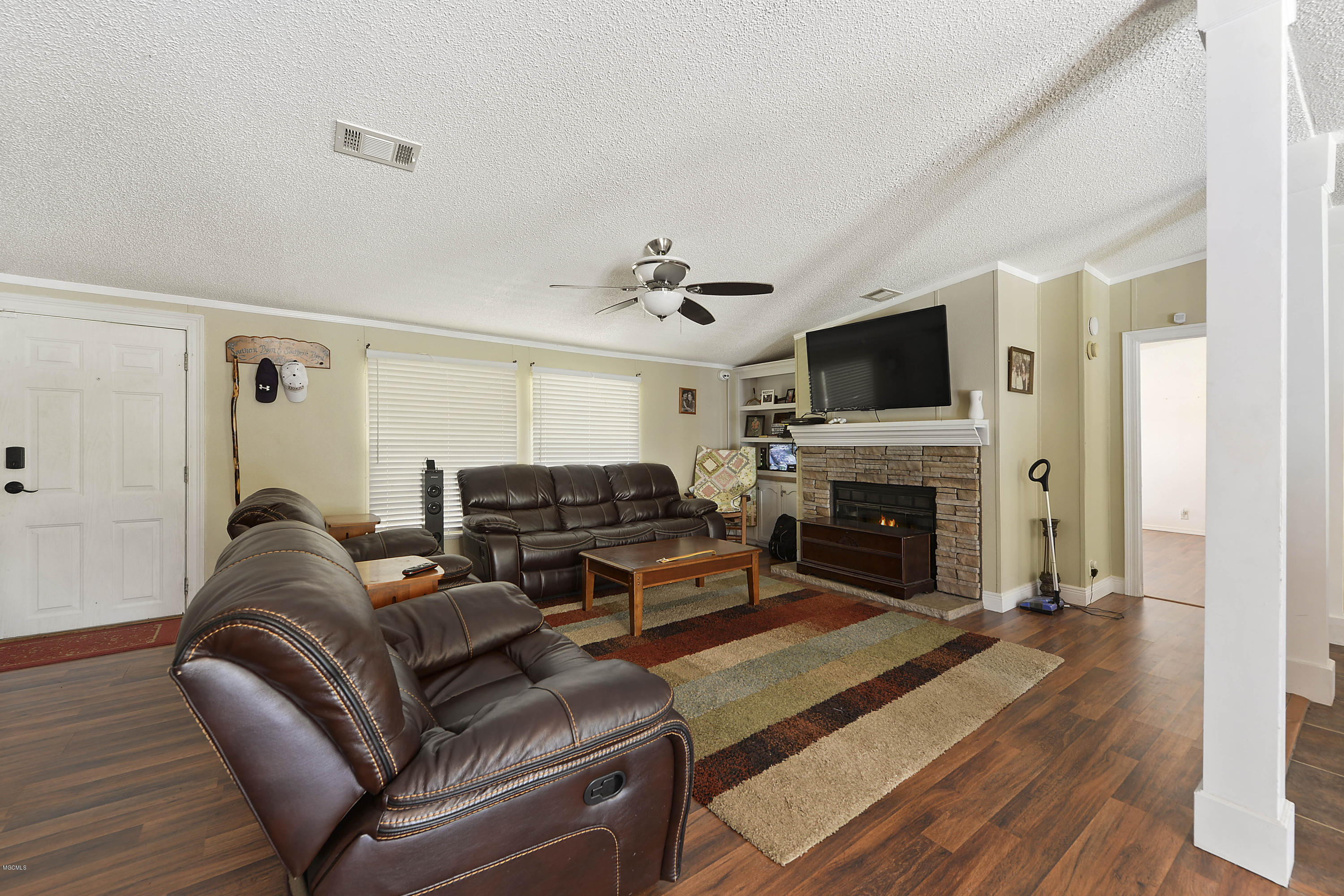 23750 Old River Road Vancleave, MS 39565 - Photo 4 of 33 Living room 1