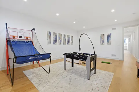 a view of a livingroom with furniture