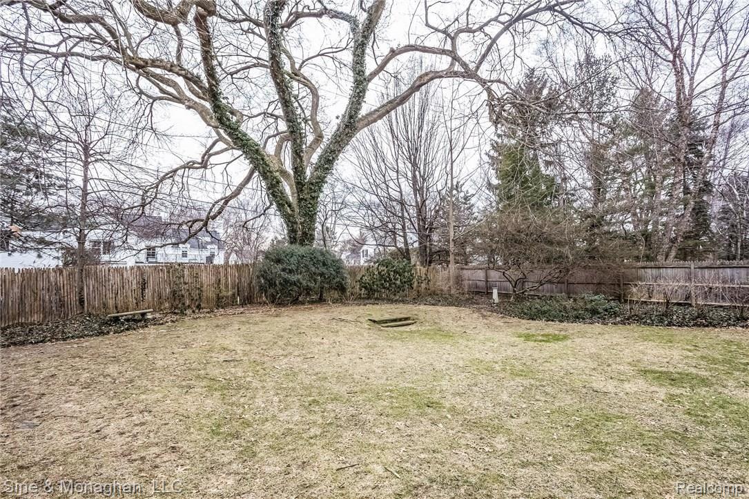 53 Cloverly Road Grosse Pointe, MI 48236 - Photo 59 of 66 063-Exterior-3695274-medium.jpg