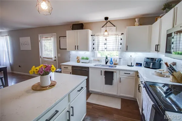 $365,000 | 6811 Beall Court, Godfrey, IL 62035