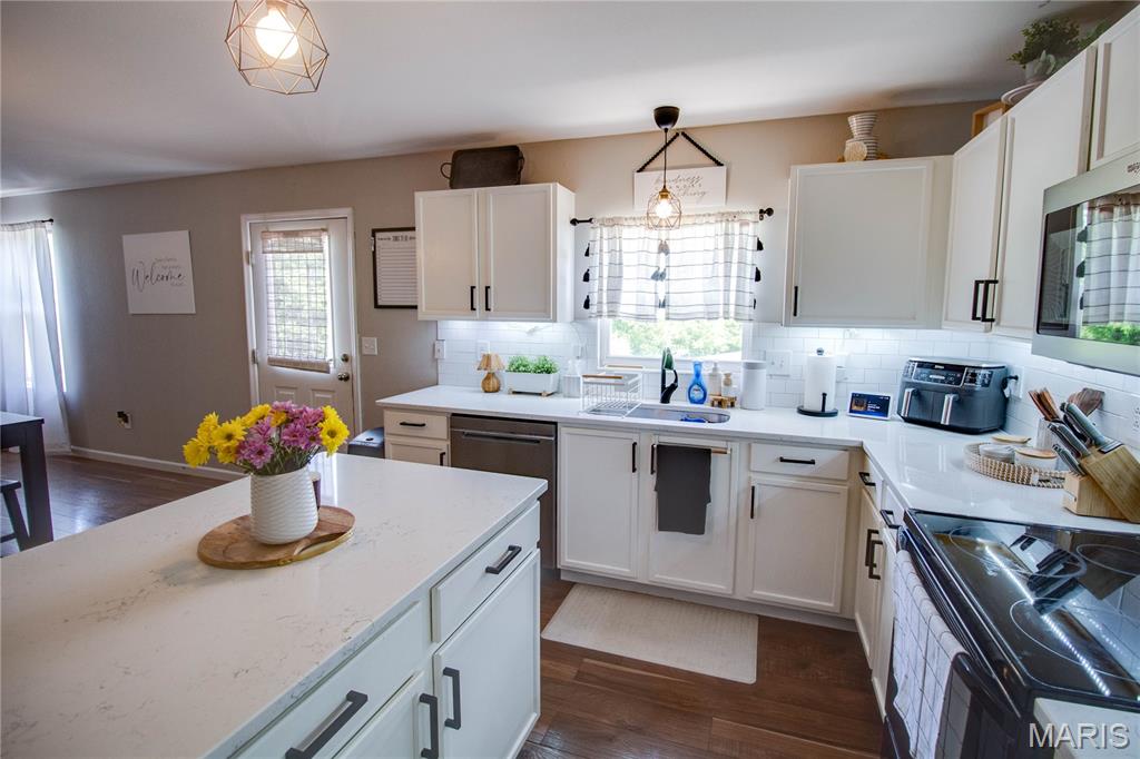 6811 Beall Court Godfrey, IL 62035 - Photo 13 of 57