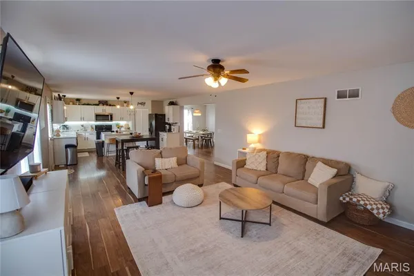 $365,000 | 6811 Beall Court, Godfrey, IL 62035