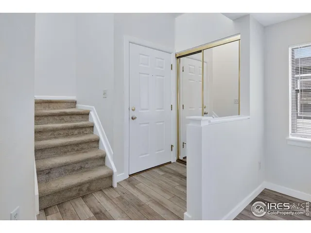 a view of entryway and kitchen