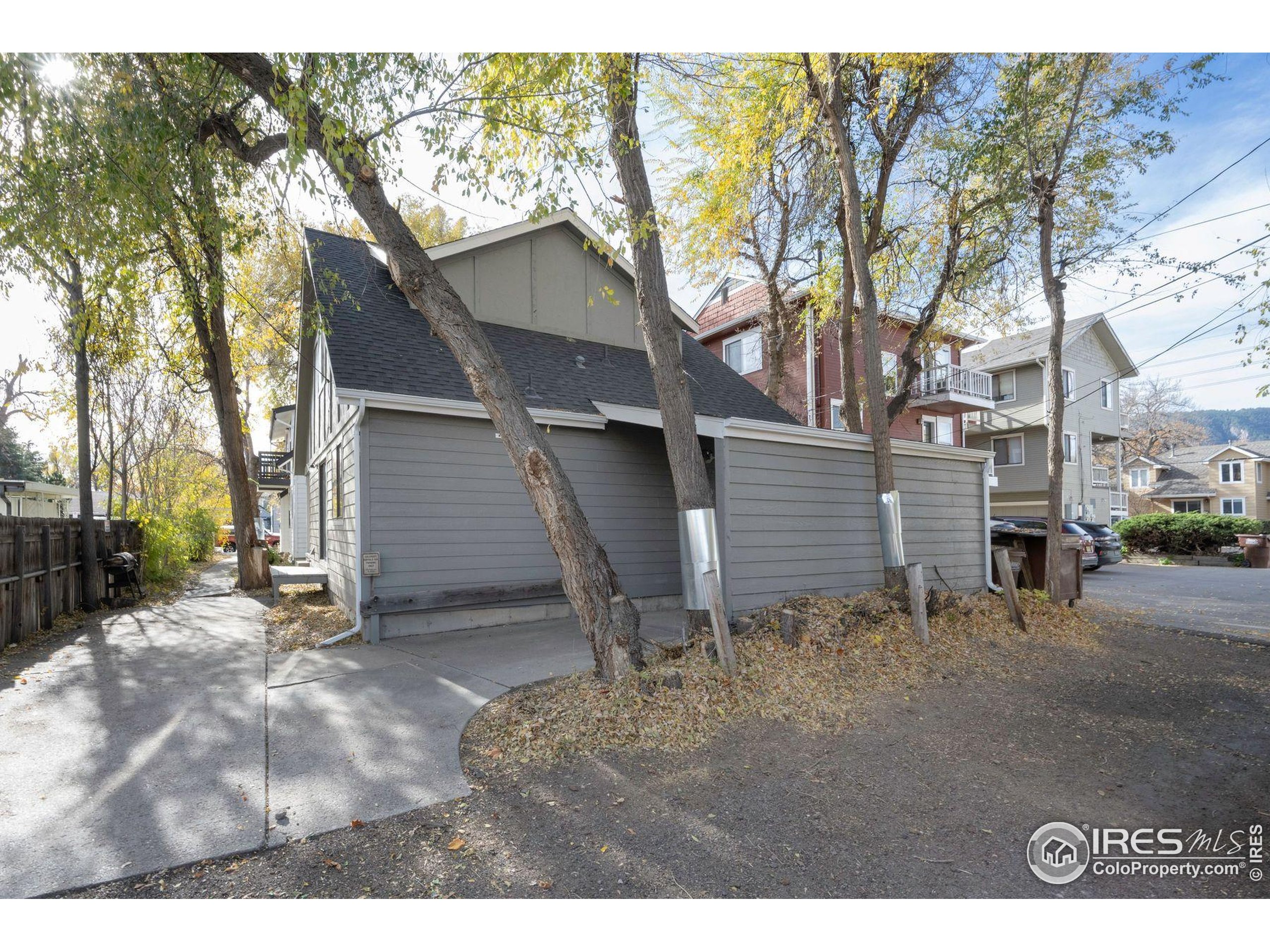 2317 Walnut Street Boulder, CO 80302 - Photo 31 of 34 a backyard of a house with table and chairs