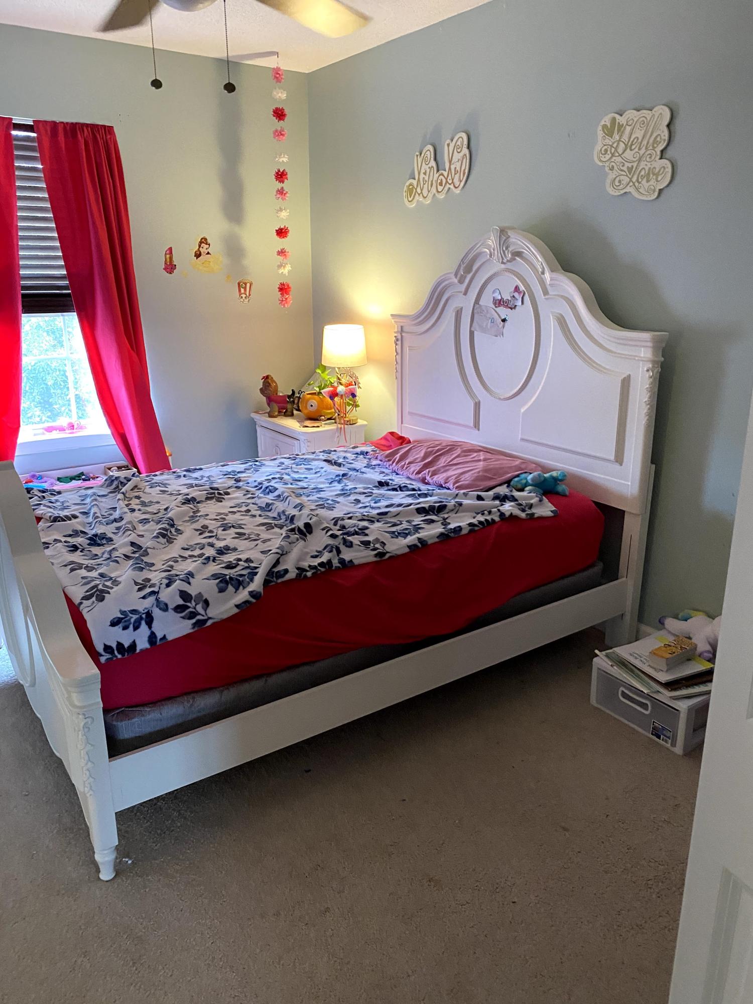 26 3rd Street Shalimar, FL 32579 - Photo 7 of 21 a bed sitting in a room next to a window