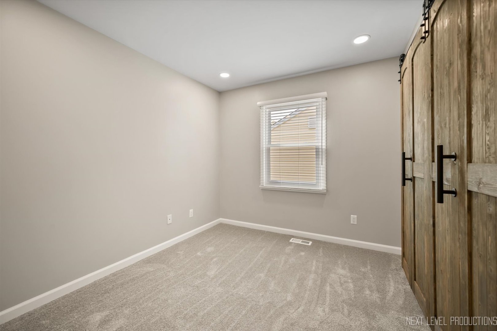 1718 Jeanette Avenue St. Charles, IL 60174 - Photo 21 of 36 an empty room with windows